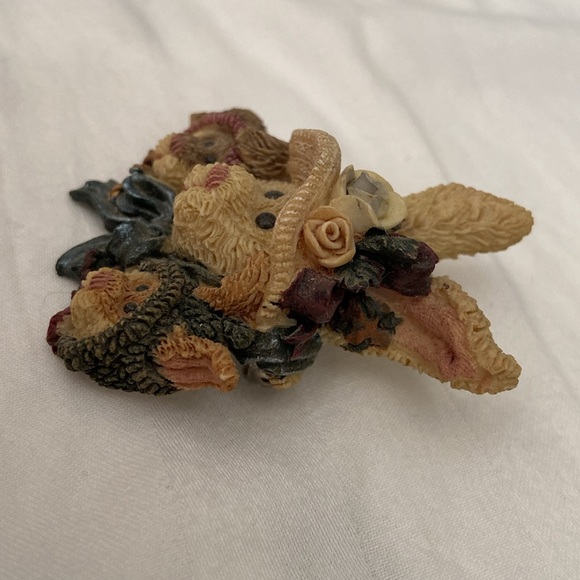 Vintage Boyds Bearwear Brooch - Mother Hare and Two Babies in Easter Hats - Picture 13 of 16